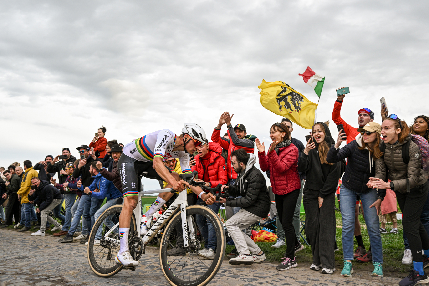 Paris Roubaix 2024 - Mathieu van der Poel - Scott Armour - inView Images